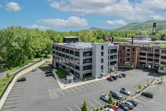 Ferry Street Apartments in Easthampton, MA - Foto de edificio - Building Photo