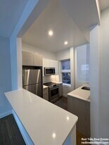 19 Queensberry St in Boston, MA - Building Photo