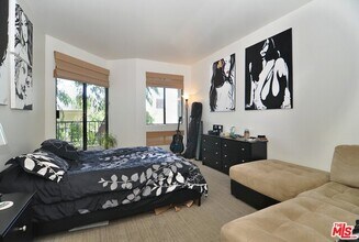 660 N Sweetzer Ave, Unit #204 in West Hollywood, CA - Foto de edificio - Building Photo