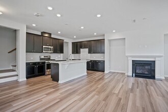 111 Hunston Dr. in Holly Springs, NC - Foto de edificio - Building Photo