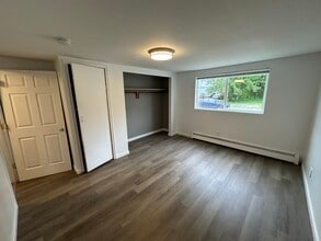 4504 Juneau St, Unit 4502 in Anchorage, AK - Foto de edificio - Building Photo