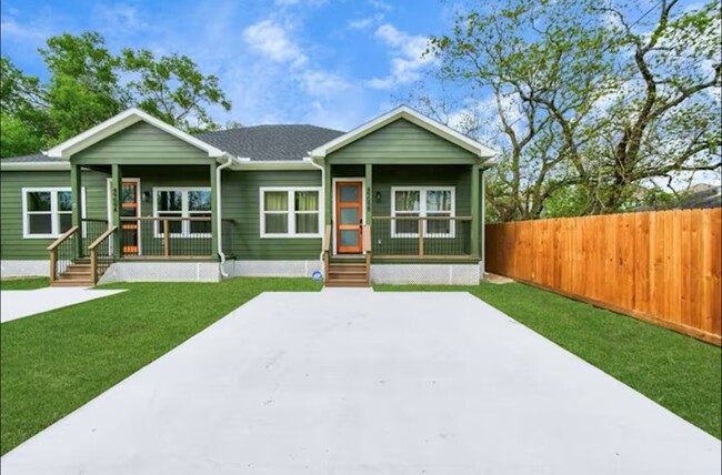 4909 Higgins St in Houston, TX - Building Photo - Building Photo