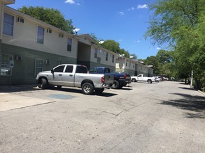 Granada Apartments in San Antonio, TX - Building Photo - Building Photo