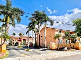 4681 NW 9th St in Miami, FL - Building Photo