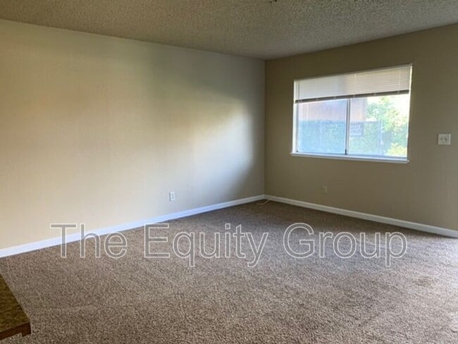 320 N E St in Exeter, CA - Building Photo - Building Photo