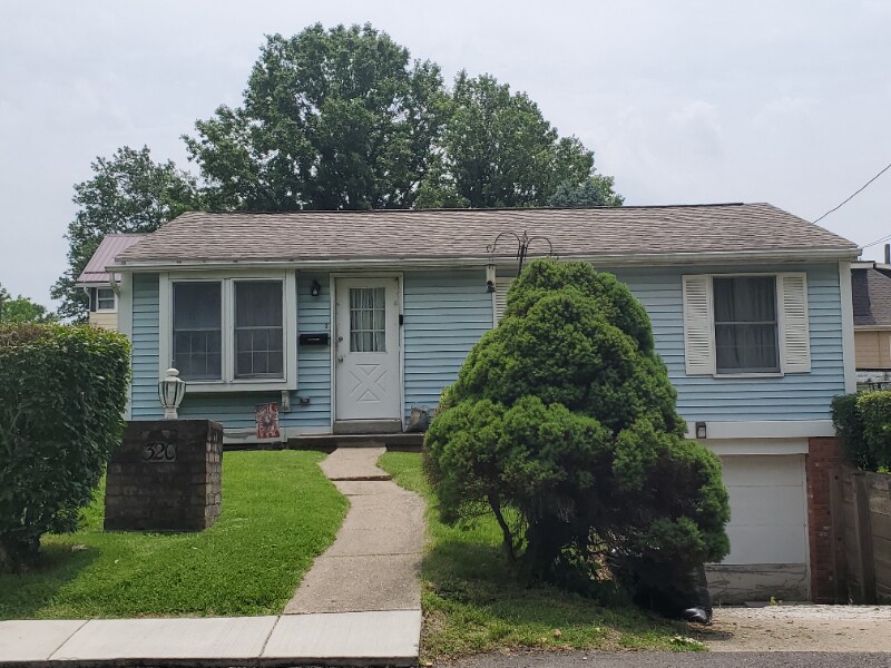 320 Dawson Ave in Carnegie, PA - Building Photo
