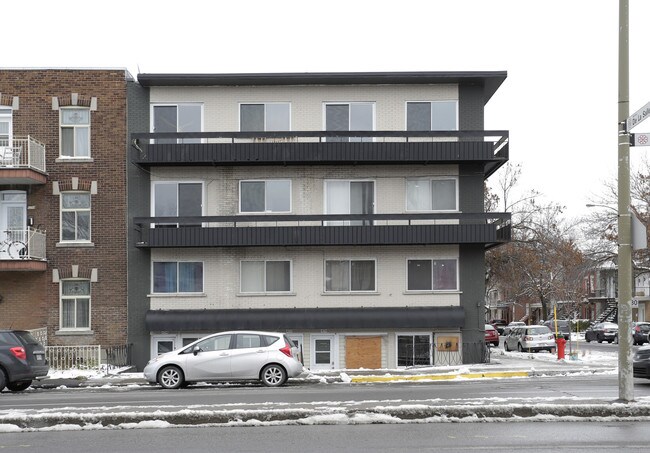 4250 Hochelaga Rue in Montréal, QC - Building Photo - Building Photo