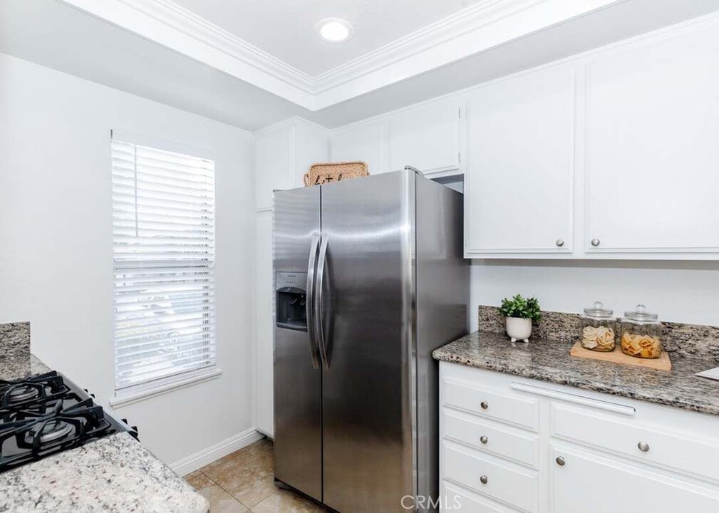 1601 Wintergreen Ln in Corona, CA - Building Photo