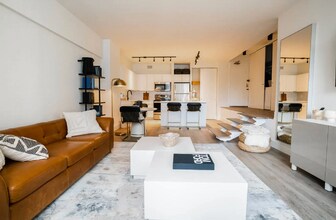 20 E Chestnut St, Unit 11B in Chicago, IL - Building Photo - Building Photo