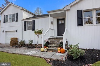 271 Stoopville Rd in Newtown, PA - Building Photo - Building Photo