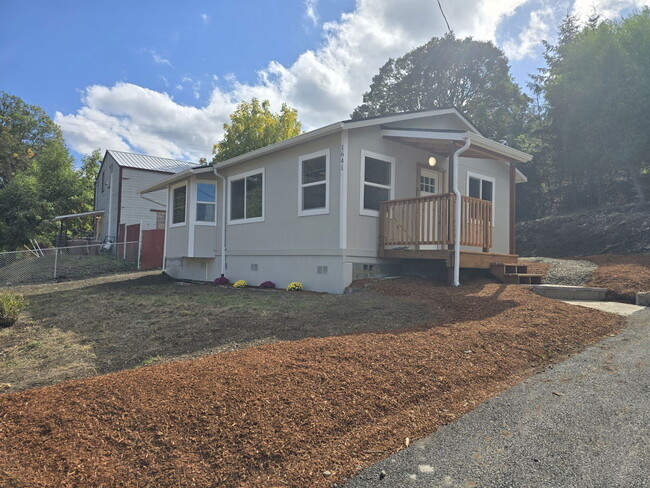 property at 1641 SE Marsters Ave