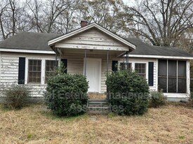 108 Grady St in Griffin, GA - Building Photo