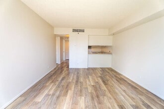 745 Isenberg St in Honolulu, HI - Building Photo - Building Photo