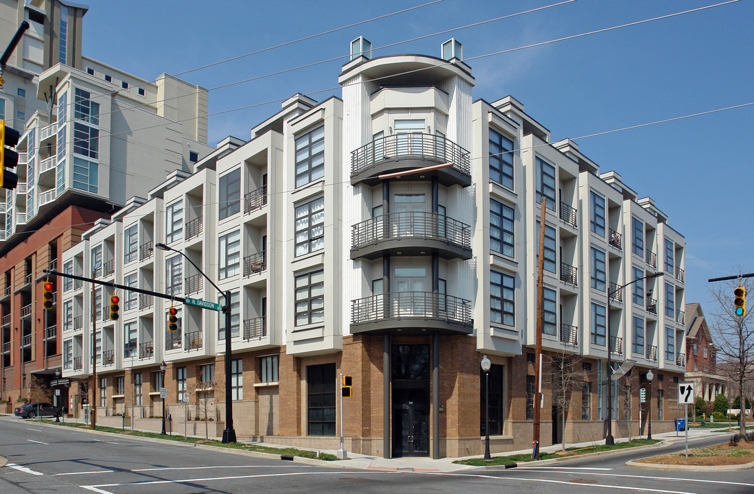 Court 6 in Charlotte, NC - Building Photo