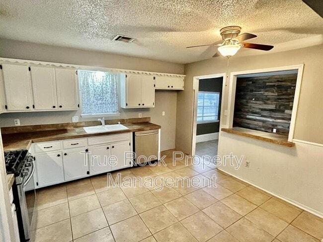 928 Charles Dr in Ada, OK - Building Photo - Building Photo