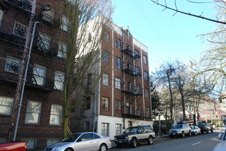 Portland Rose Apartments in Portland, OR - Foto de edificio - Building Photo