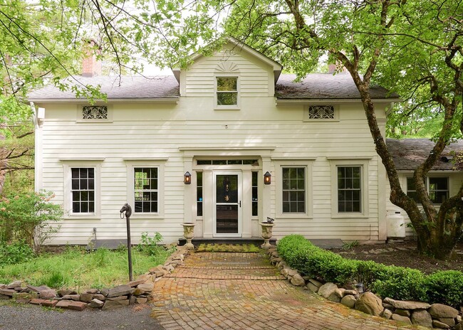 1017 Bruyn Turnpike in Pine Bush, NY - Building Photo - Building Photo