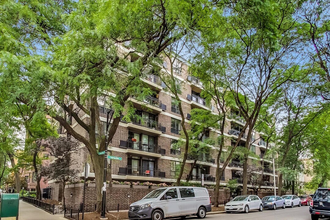 2600 N Hampden Ct-Unit -2E in Chicago, IL - Building Photo