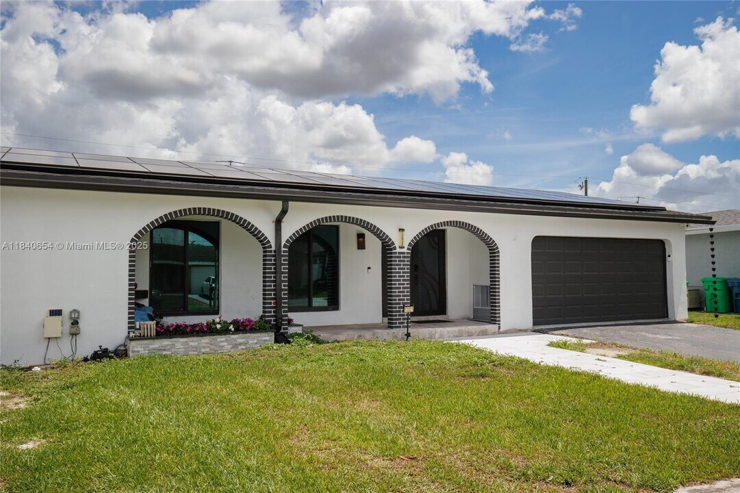 12021 NW 29th Pl in Sunrise, FL - Building Photo