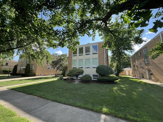 3014 S Harlem Ave, Unit 1 in Riverside, IL - Building Photo - Building Photo