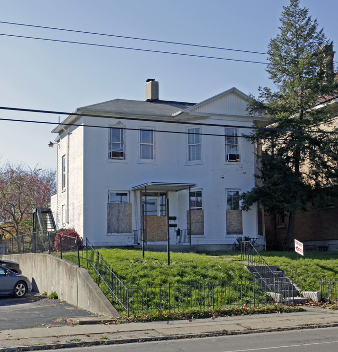 1025 N Main St in Dayton, OH - Building Photo