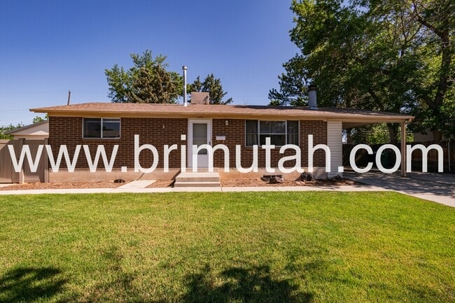 property at 775 E Johnsonway Dr