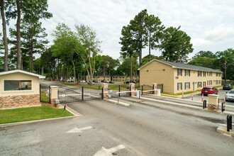 Legacy Riverdale in Riverdale, GA - Foto de edificio - Building Photo