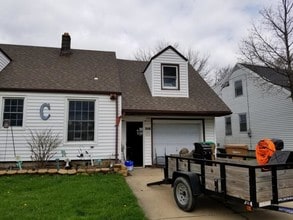 758 S Huth Rd in Cheektowaga, NY - Building Photo - Building Photo