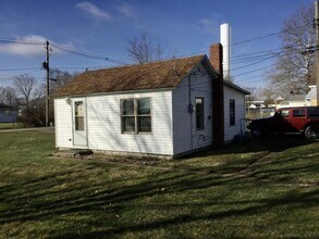 103 Eads St, Unit C in Thomasboro, IL - Foto de edificio - Building Photo