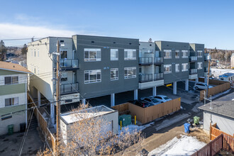 4004 Centre St N in Calgary, AB - Building Photo - Building Photo