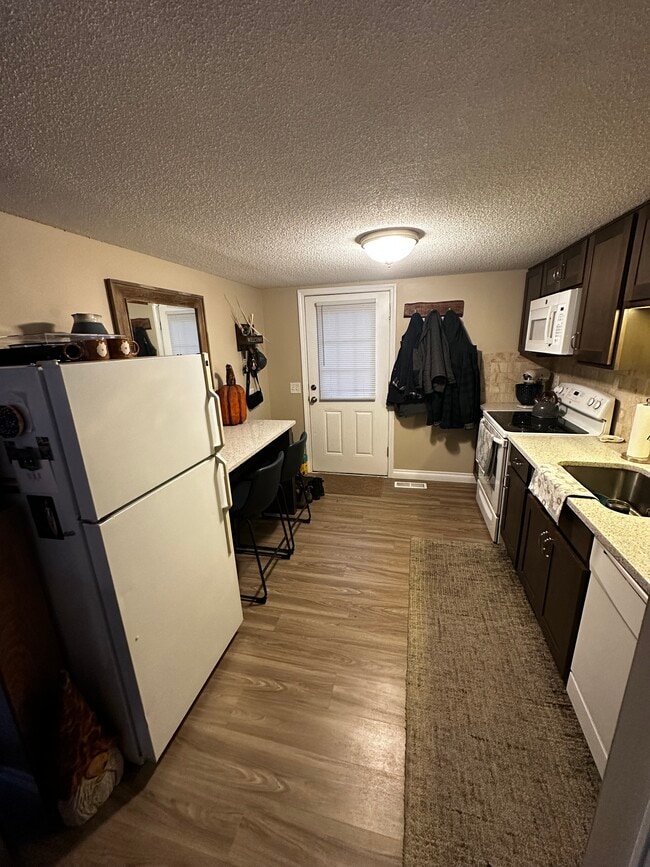 7608 E South St in Clinton, NY - Building Photo - Building Photo