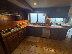 4310 Ocean View Dr in Malibu, CA - Foto de edificio - Building Photo