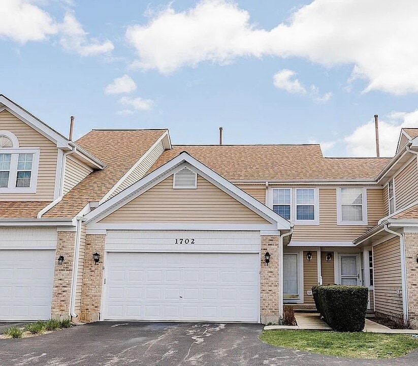 1702 Saint Ann Dr in Hanover Park, IL - Building Photo