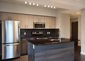 10226-2104 104 St NW in Edmonton, AB - Building Photo