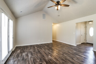 4236 Silver Glade Trail in Sellersburg, IN - Building Photo - Building Photo