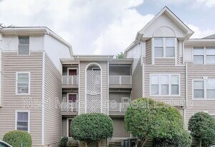 6768 Willowbrook Dr in Fayetteville, NC - Building Photo