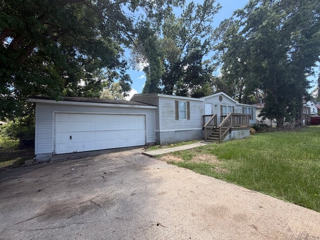 property at 16853 W Lynbrook