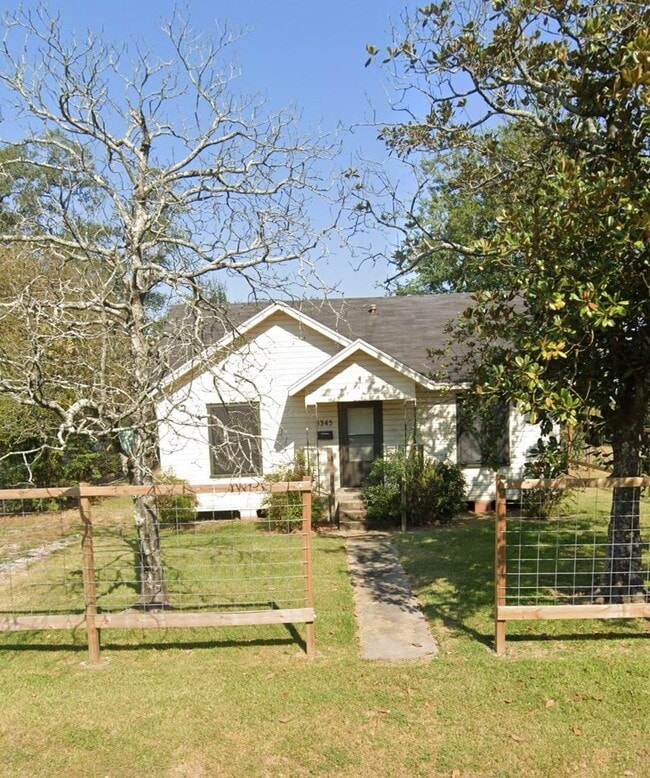 property at 5345 E Parkway Dr