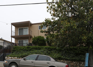 2422 21st Ave in Oakland, CA - Building Photo - Building Photo