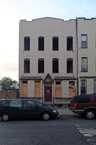 226 Troutman St Apartamentos