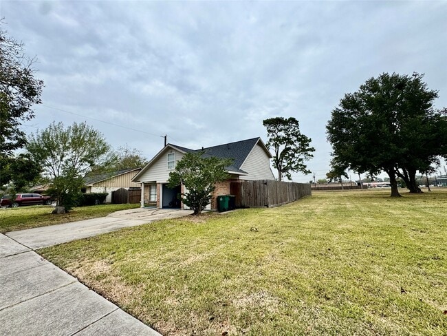5813 Lucy Ln in Pasadena, TX - Building Photo - Building Photo