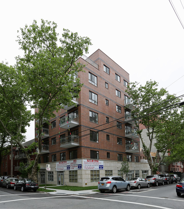 Garden Hill in Rego Park, NY - Foto de edificio