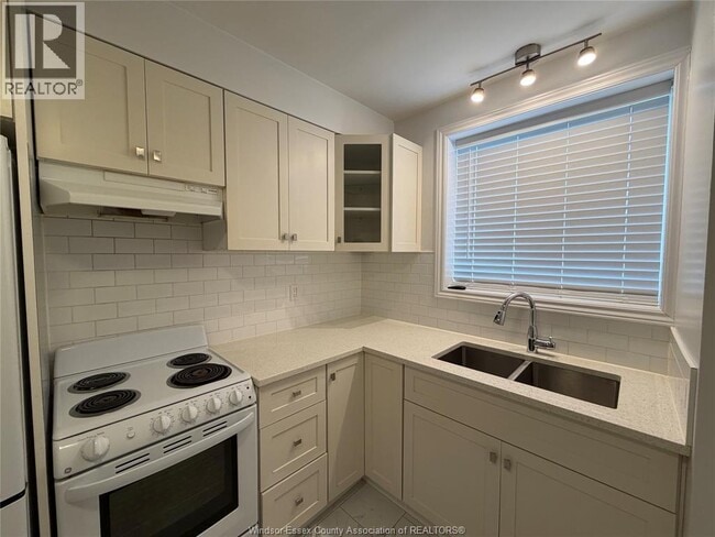 2490 Rivard Ave in Windsor, ON - Building Photo - Building Photo