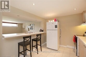 529 Trudale Ct in Oakville, ON - Building Photo - Building Photo