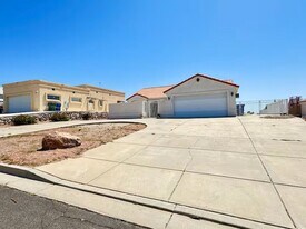 2576 McCormick Blvd in Bullhead City, AZ - Building Photo