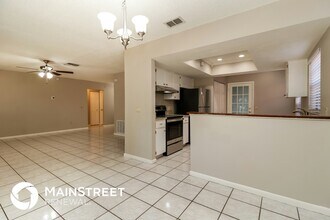 207 Regal Park Dr in Valrico, FL - Building Photo - Building Photo