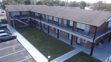 Cocoa Village Flats in Cocoa, FL - Foto de edificio - Building Photo