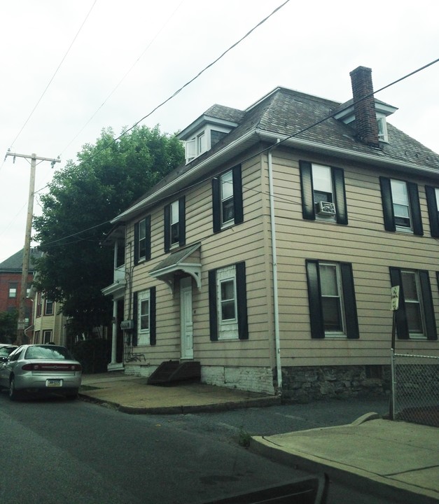 40 S 4th St in Steelton, PA - Foto de edificio