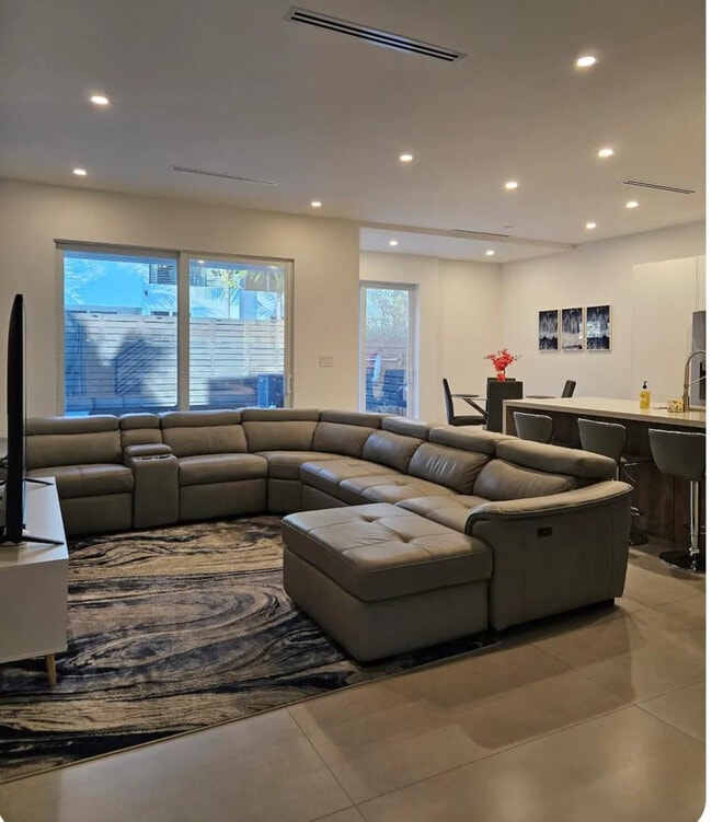 2275 SE 7th St in Pompano Beach, FL - Building Photo - Building Photo