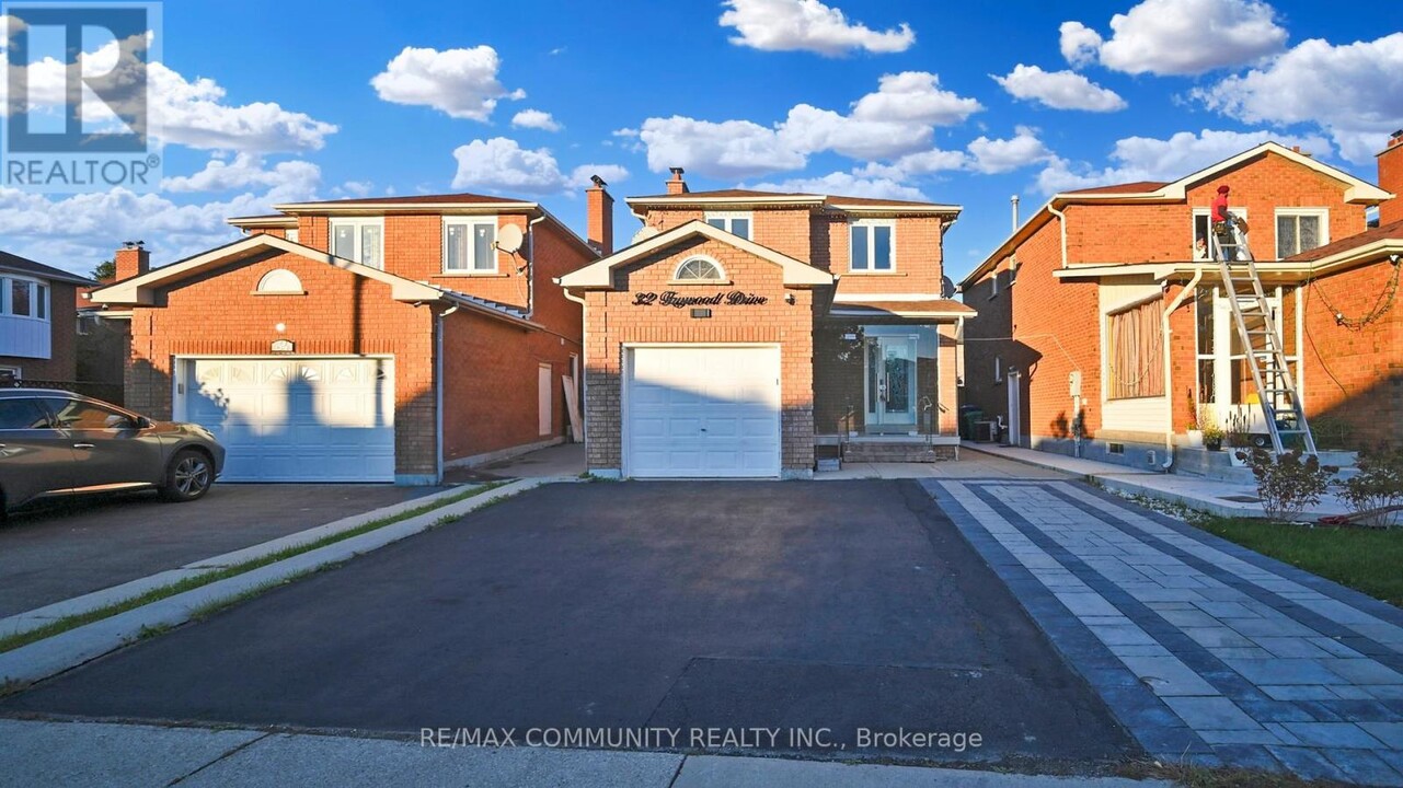 32 Faywood Dr in Brampton, ON - Building Photo